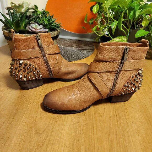 Vince Camuto Marcin Leather Studded Ankle Bootie Tan Brown - (8.5B / 38.5) - Picture 9 of 16